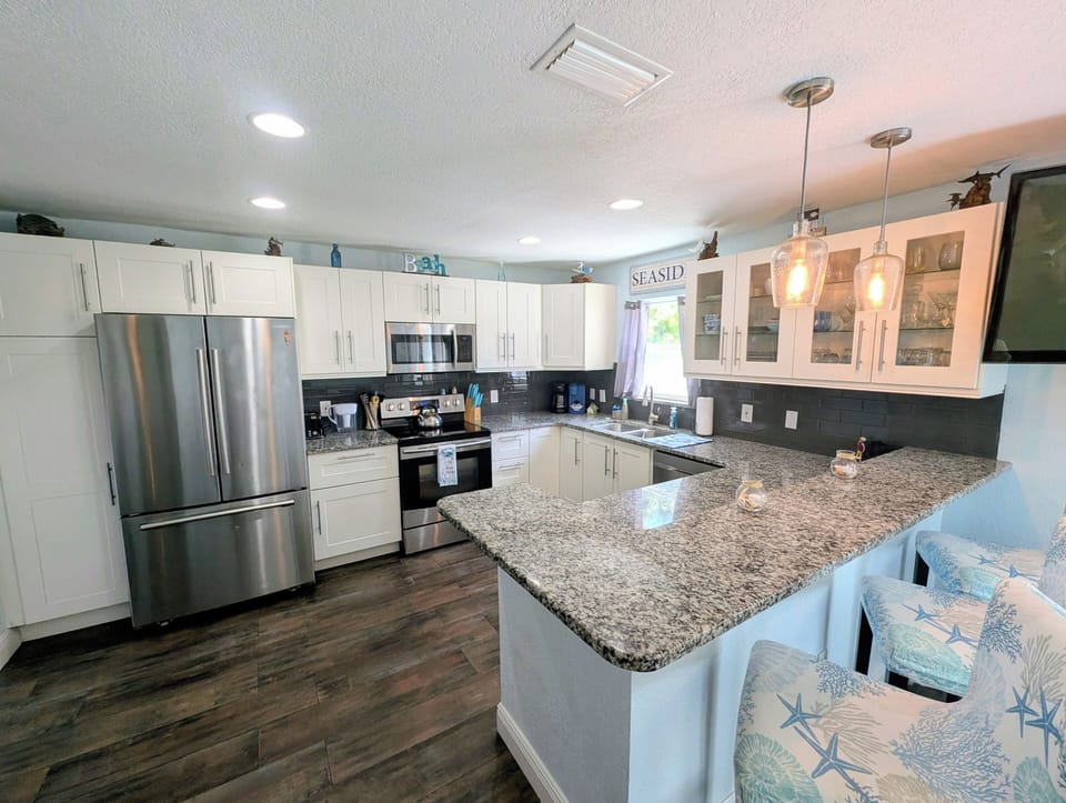 Full Kitchen | Kitchen Essentials | Drip and Keurig Coffee Makers 