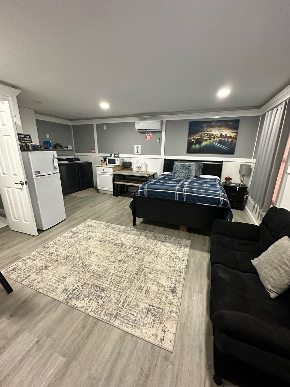 Queen bed & pull out futon bed