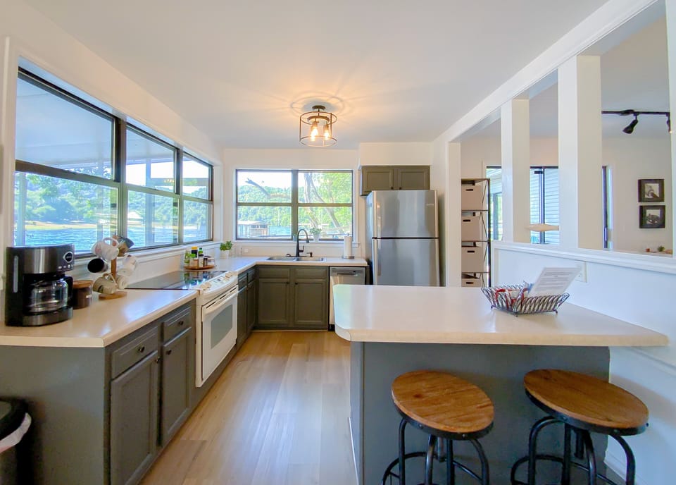 Fully equipped kitchen.