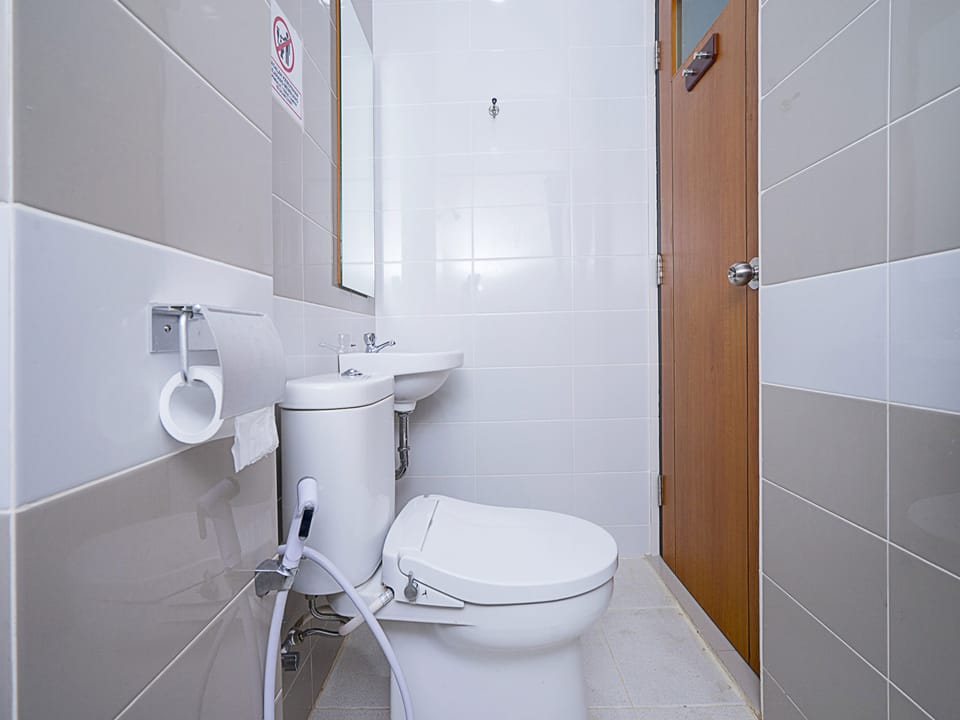 Deluxe Double Room | Bathroom | Shower, towels