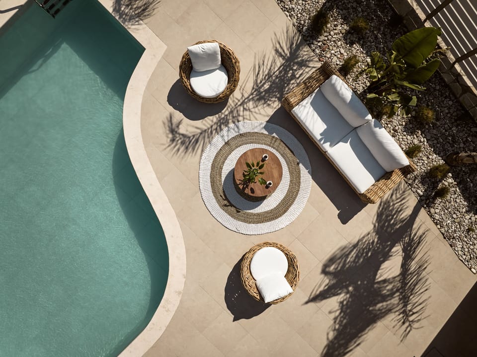 Sensory pool design to stimulate the senses.
