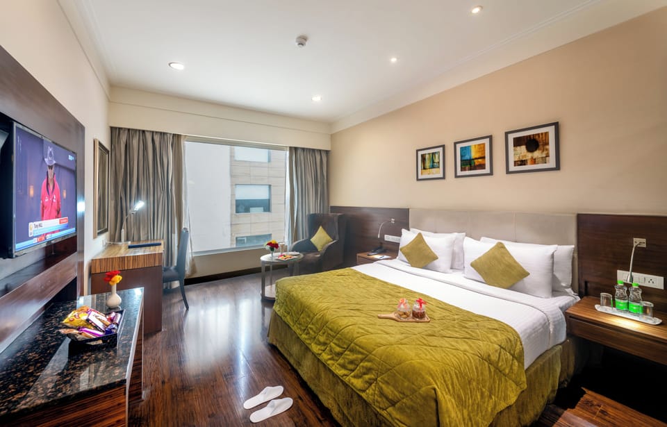 Deluxe Room | Pillowtop beds, minibar, in-room safe, desk