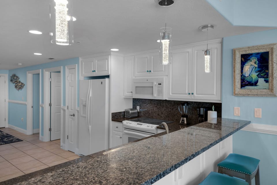 Condo, Multiple Beds, Private Pool | Private kitchen | Fridge, microwave, oven, stovetop
