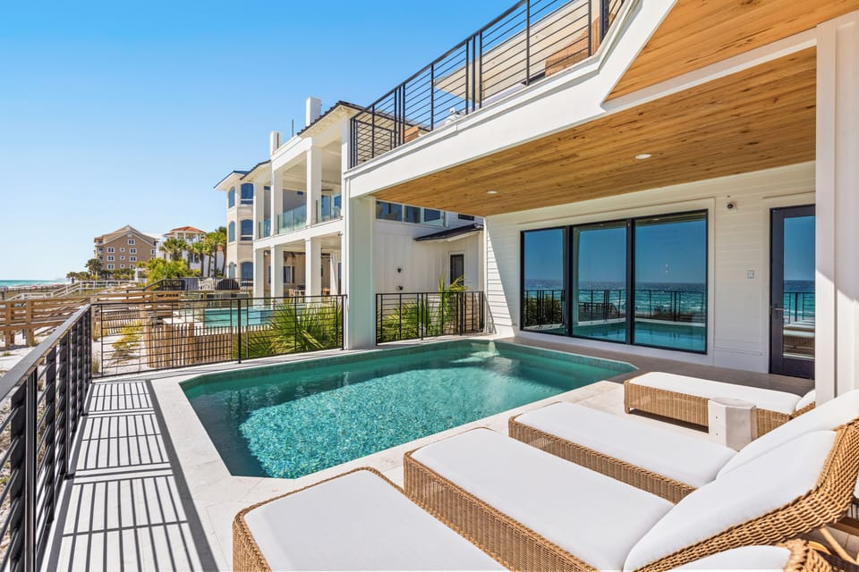 Large Private Beachfront Pool