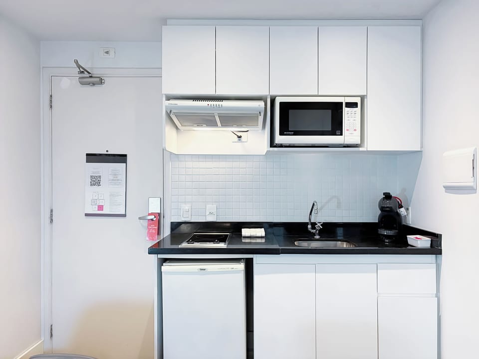 Standard Room, 1 Bedroom | Private kitchen | Fridge, microwave, stovetop, coffee/tea maker