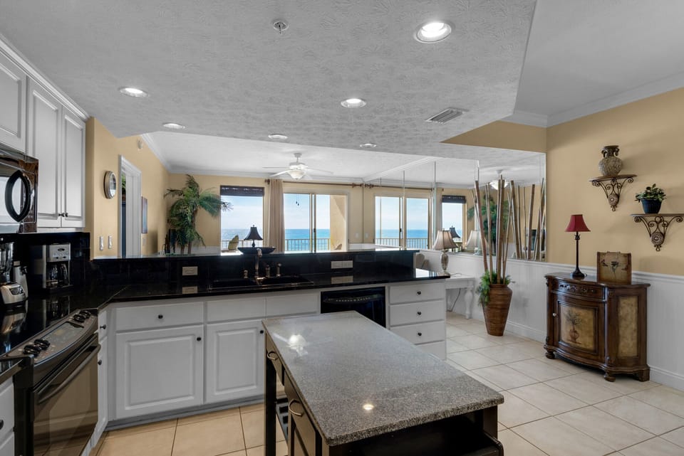 Condo, Multiple Beds, Pool Access, Ocean View | Private kitchen | Fridge, microwave, oven, stovetop