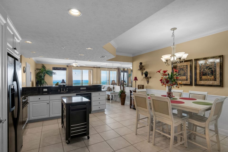 Condo, Multiple Beds, Pool Access, Ocean View | Private kitchen | Fridge, microwave, oven, stovetop