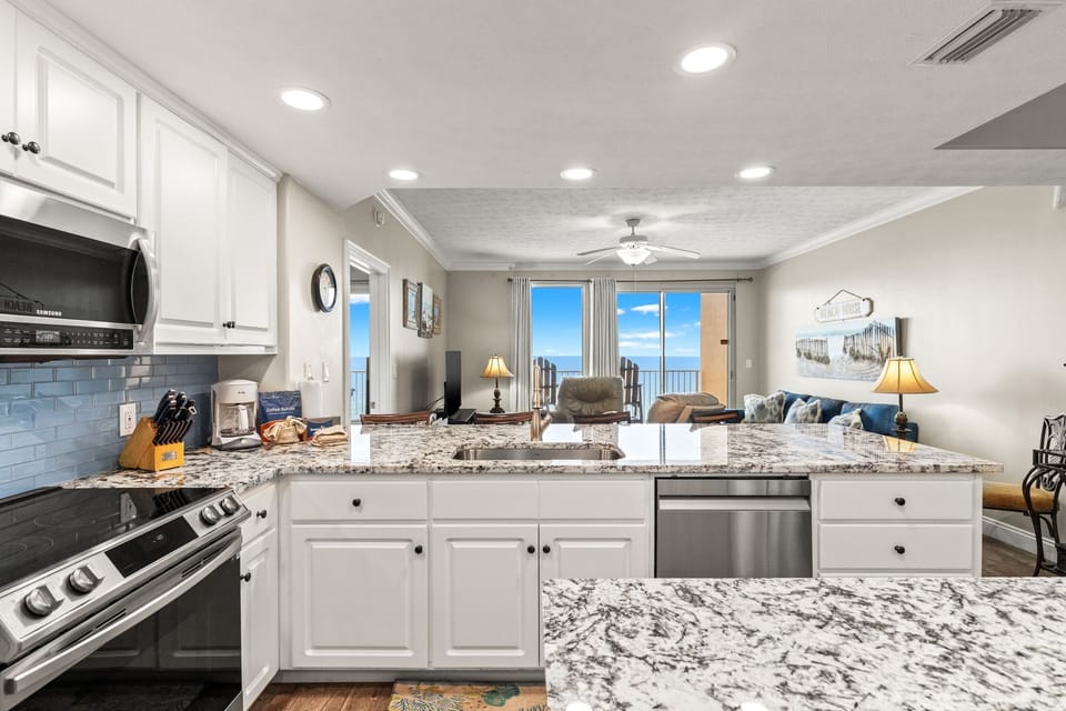 Condo, Multiple Beds, Private Pool | Private kitchen | Fridge, microwave, oven, stovetop