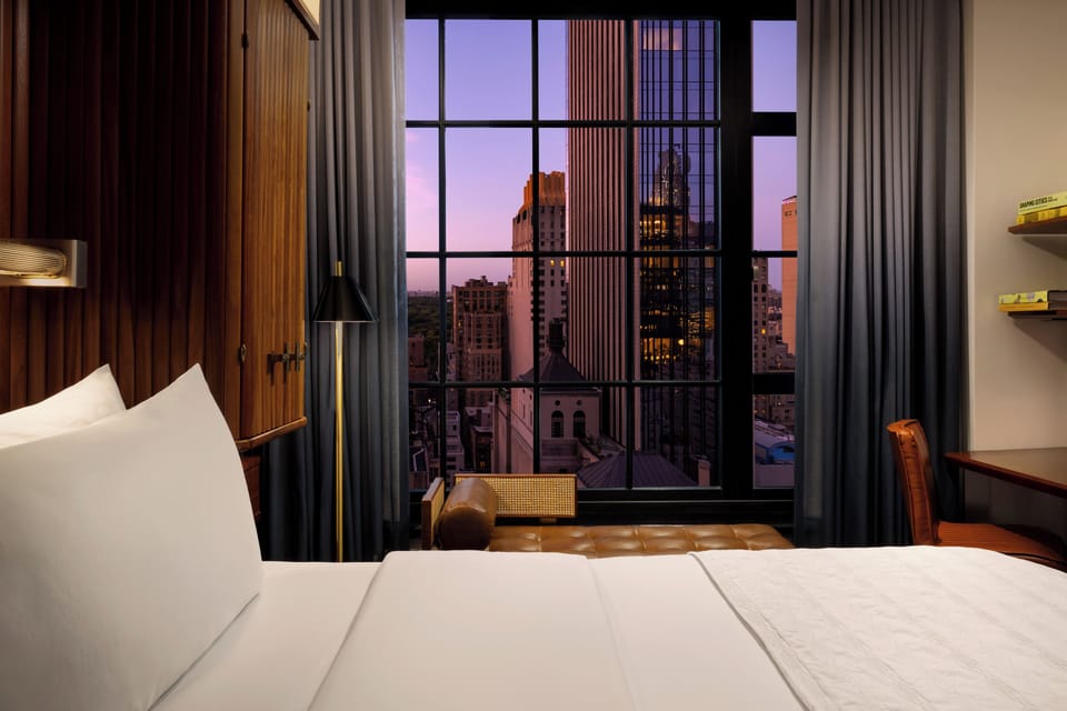 Deluxe Room, 1 King Bed, City View | Hypo-allergenic bedding, down comforters, in-room safe, desk