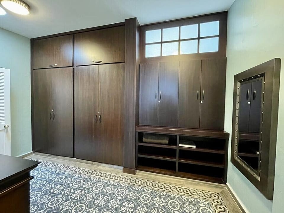 Main Bedroom Owner's Closet 