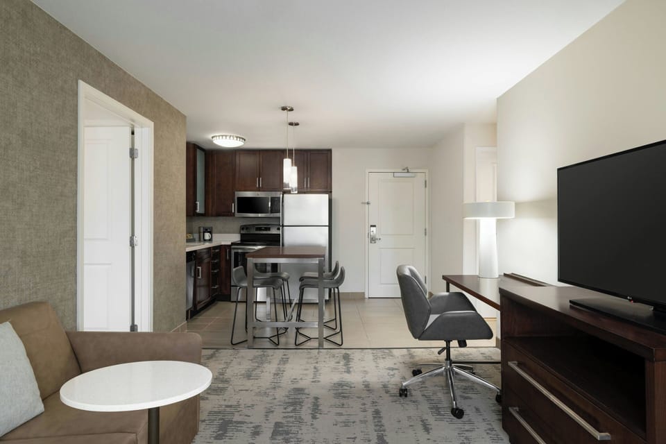 Suite, 2 Bedrooms | Living room | 37-inch TV with cable channels