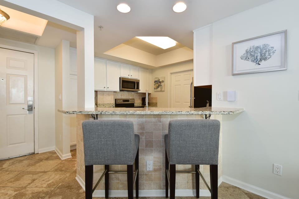 Silver Beach Towers East 402 - Breakfast Bar