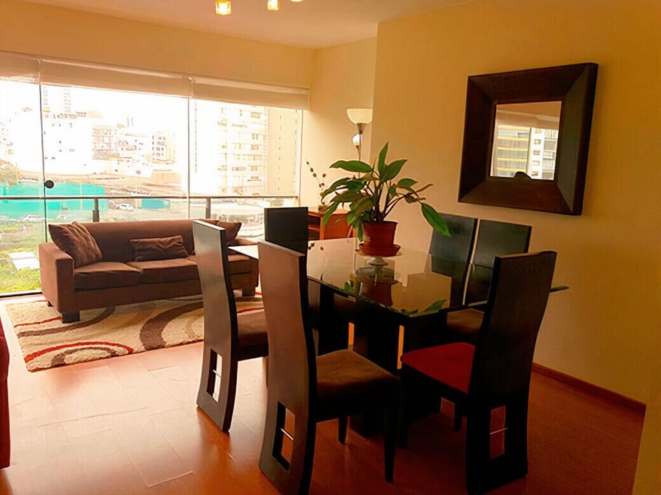 Family Apartment, 2 Bedrooms | Dining room