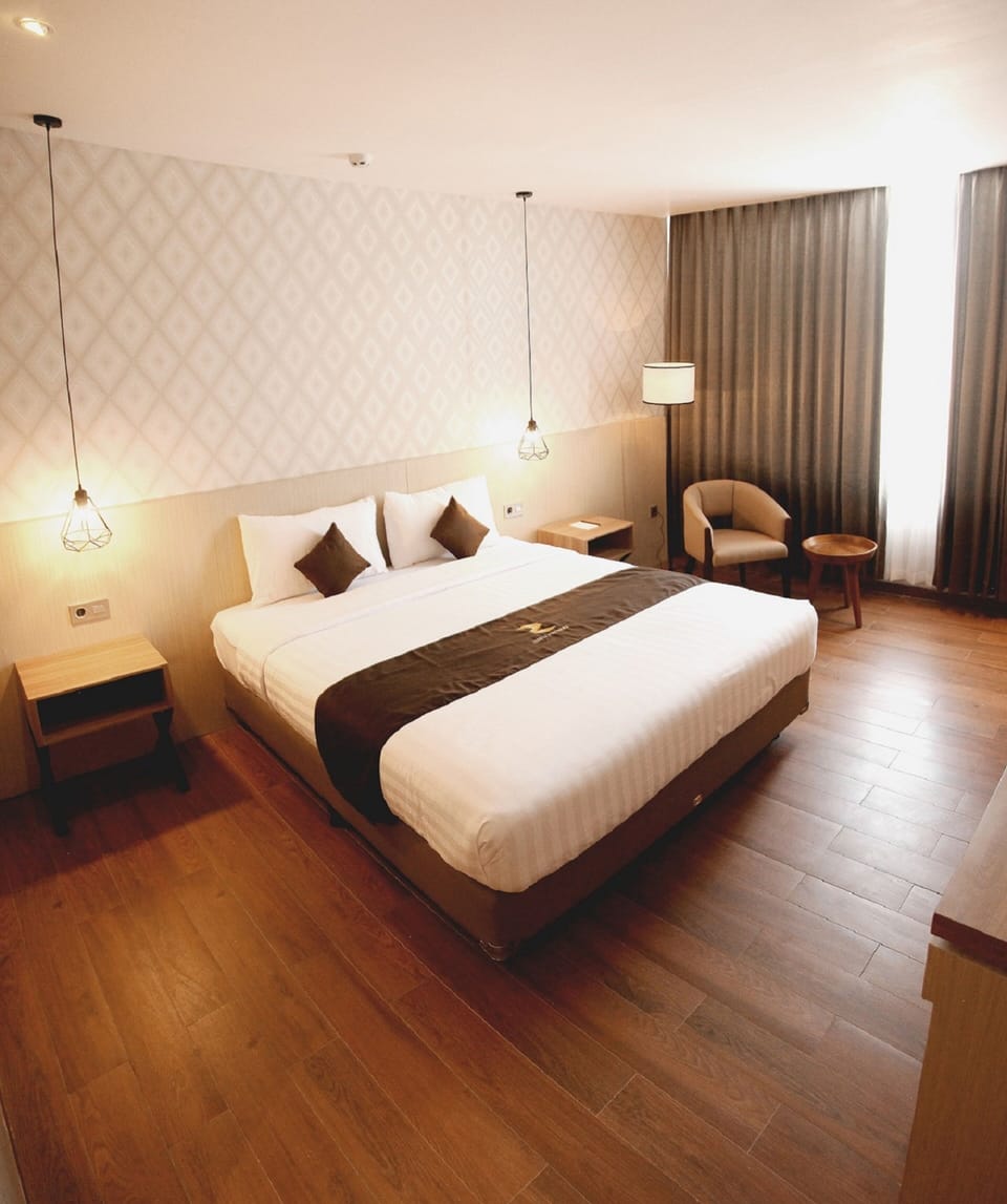 Deluxe Room, 1 Double Bed, Non Smoking | In-room safe, WiFi (free), bed sheets