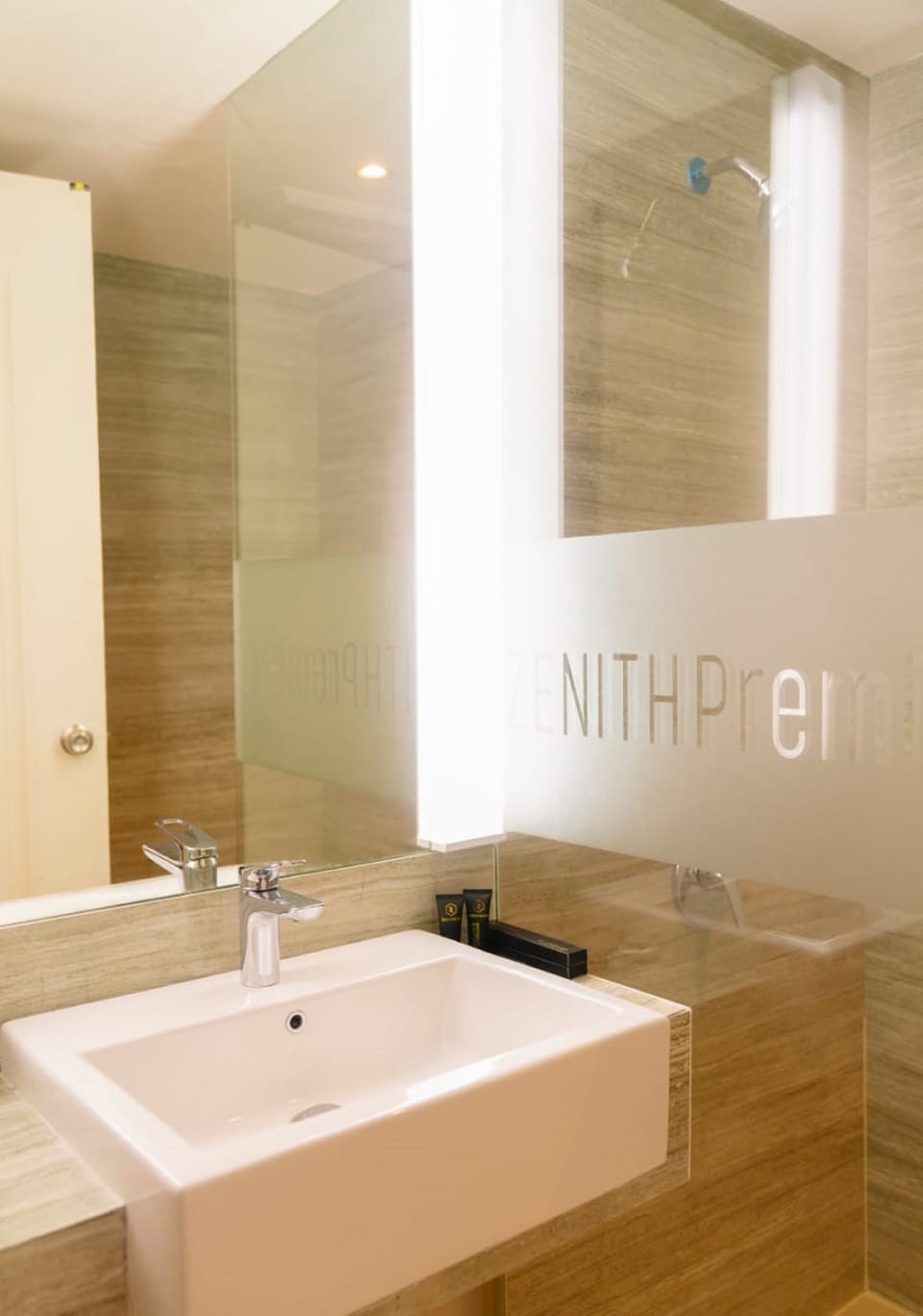 Standard Twin Room, Non Smoking | Bathroom | Shower, rainfall showerhead, slippers, towels