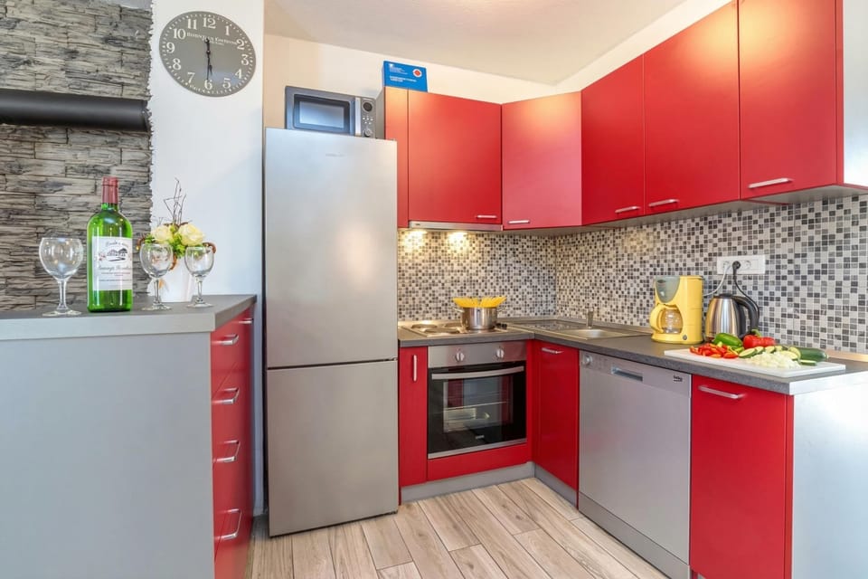 Family House, 5 Bedrooms, Balcony (Pool & Sauna Countryside Retreat) | Private kitchen | Dining table