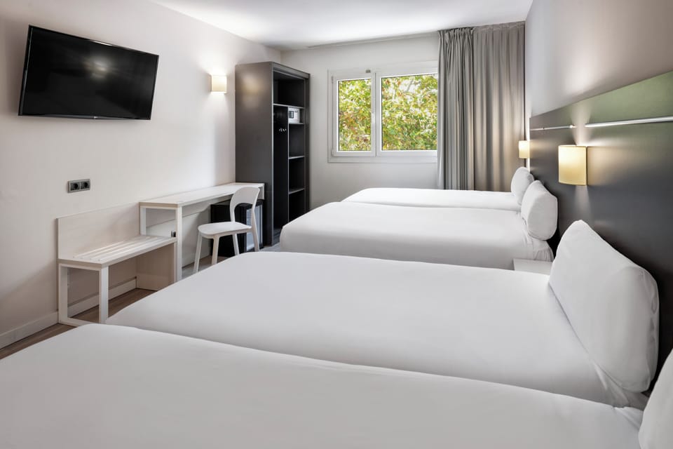 Quadruple Room | Down comforters, in-room safe, soundproofing, iron/ironing board