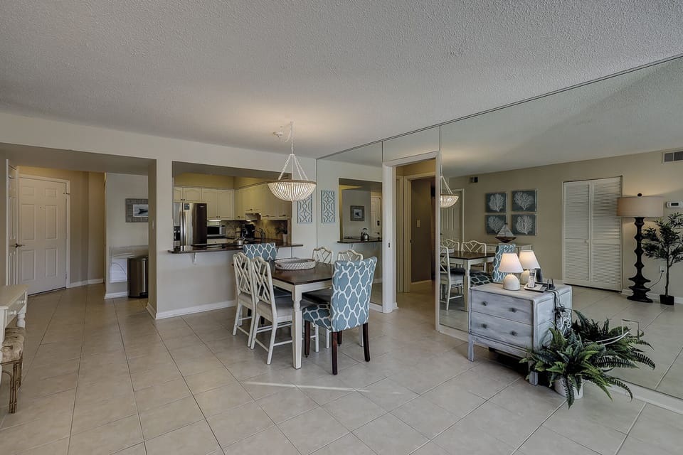 Dining/Kitchen