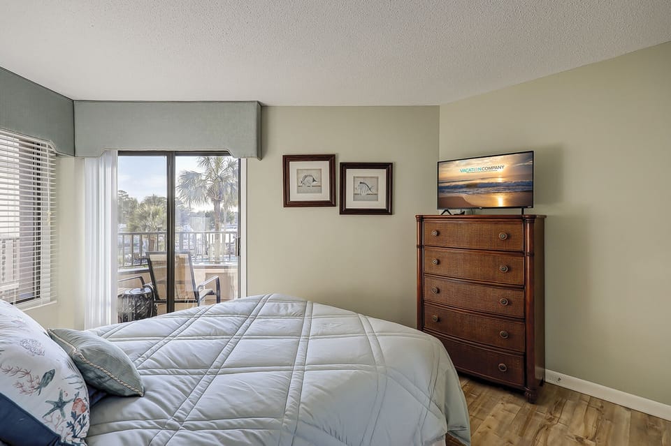 Queen Bedroom