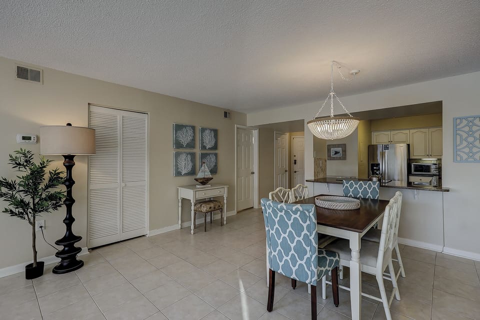 Dining/Kitchen Area