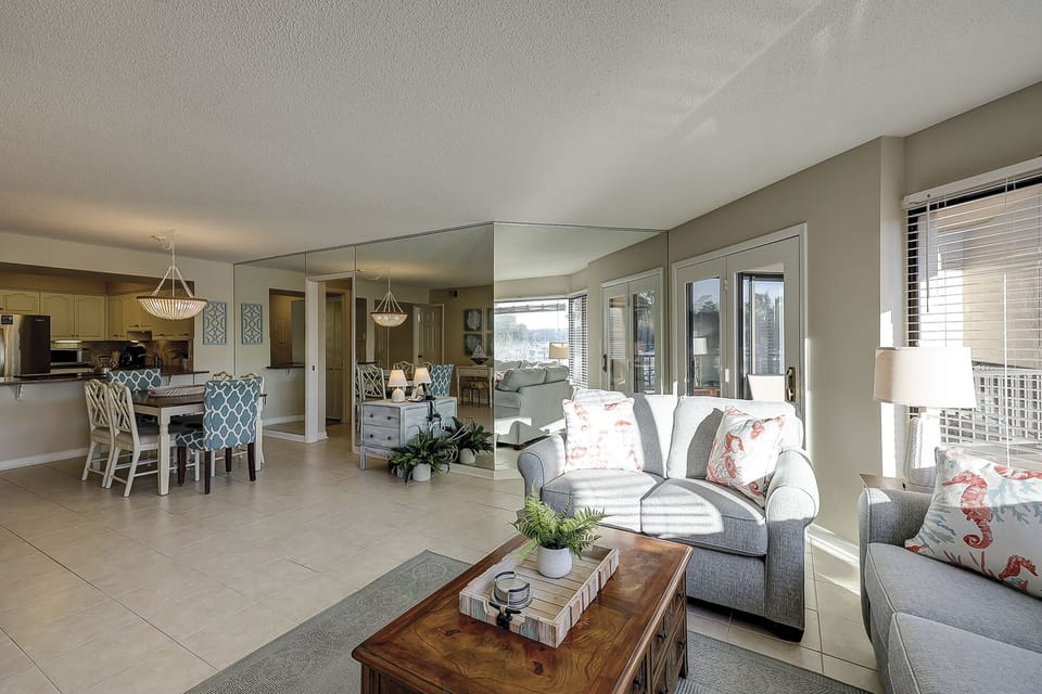 Living/Dining Area