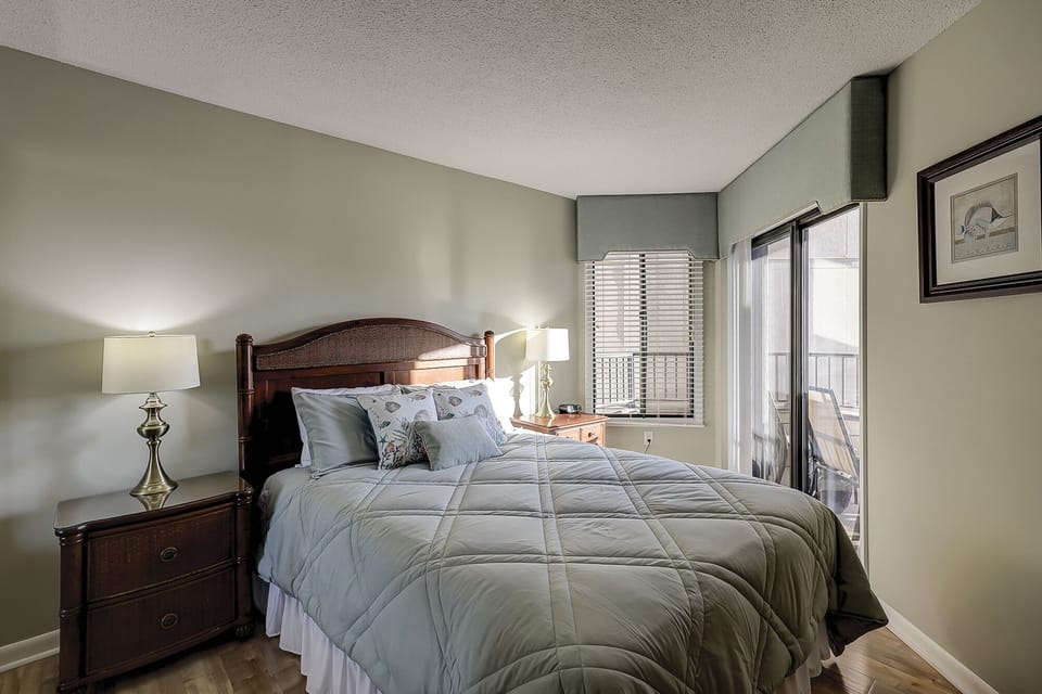 Queen Bedroom