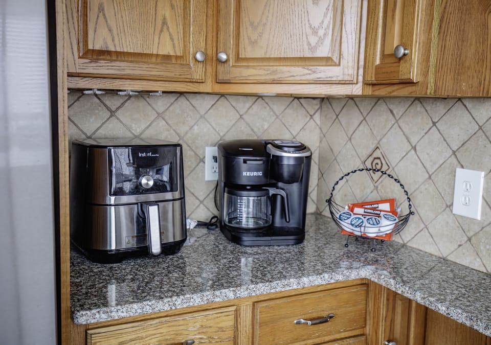 Air fryer and coffee/Keurig duet