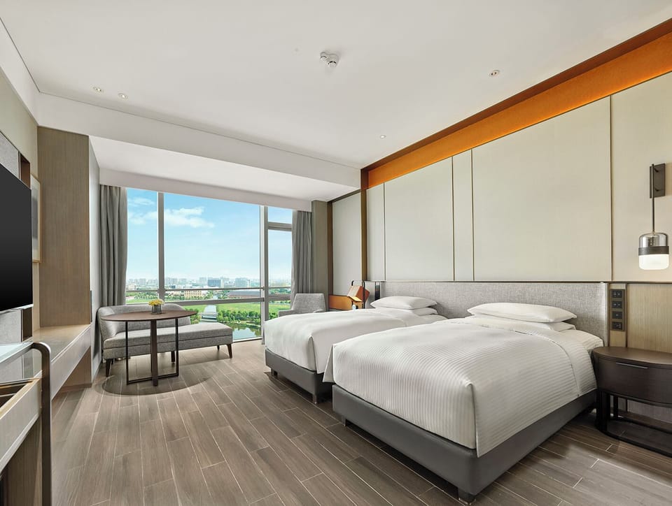 Club Room, 2 Twin Beds | Hypo-allergenic bedding, minibar, in-room safe, desk