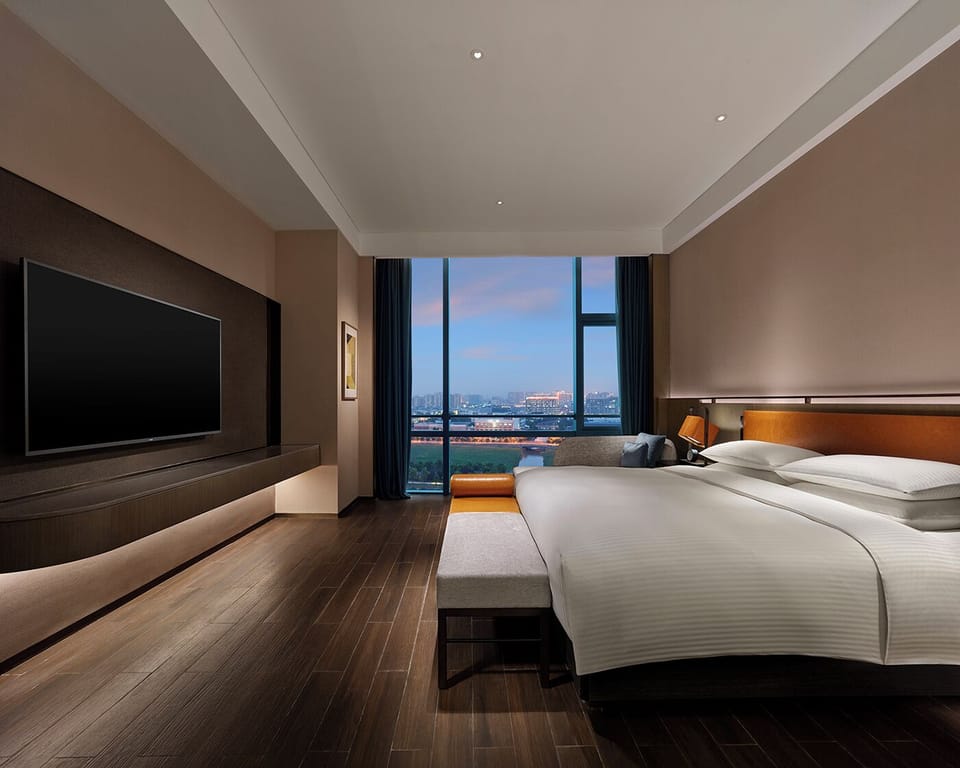 Regency, Suite, 1 King Bed | Hypo-allergenic bedding, minibar, in-room safe, desk