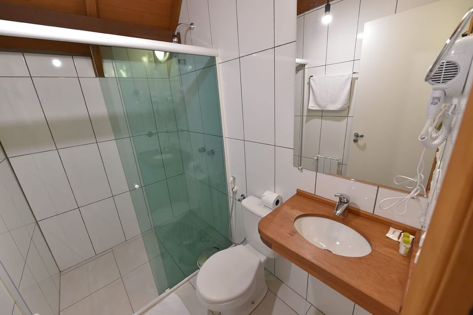 Shower, bidet, towels
