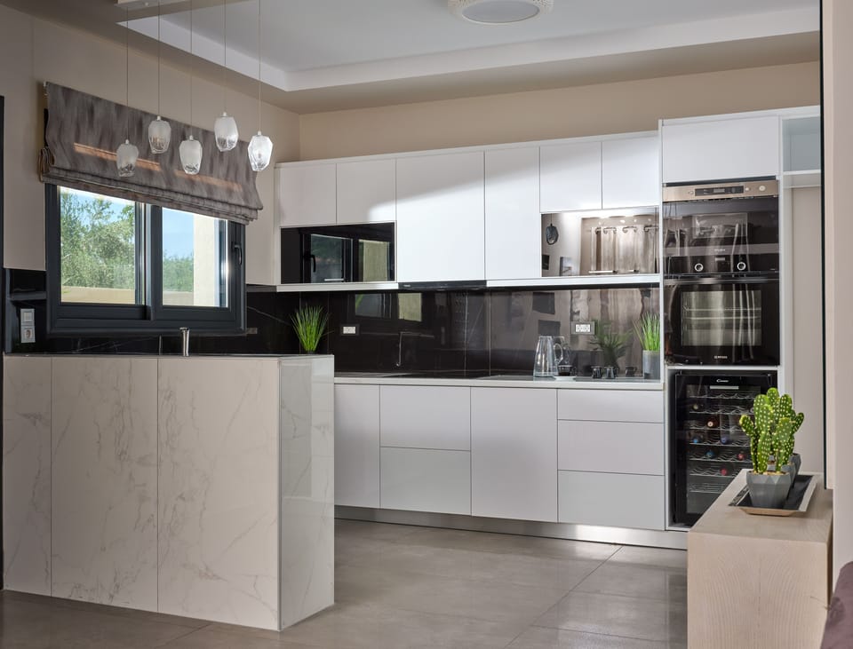 Featuring a fully equiped kitchen for culinary wonders. 