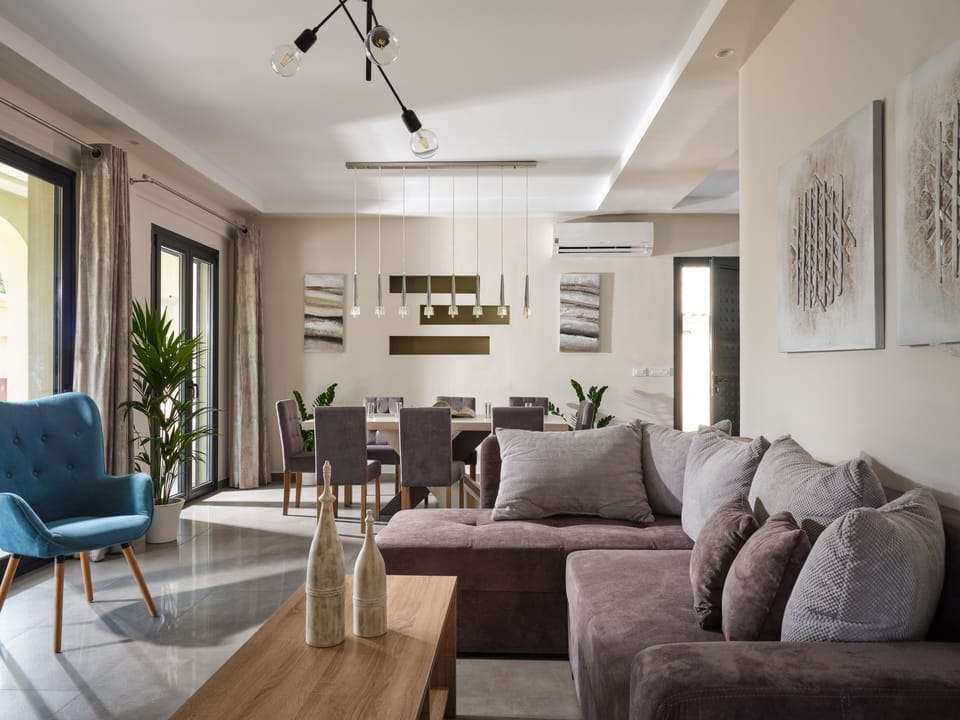 The Double Bedroom has direct access to the pool & terrace. 