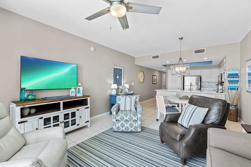 Majestic Sun 310B Living Room Alt