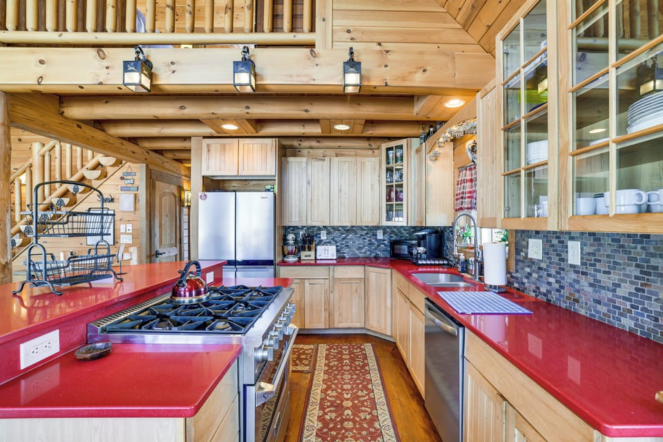 Kitchen | Main Level