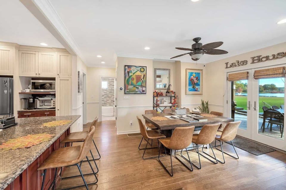 Dining room for 10