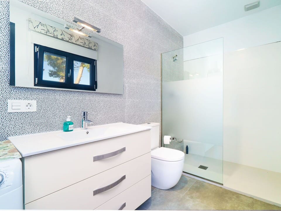 Mirror, Bathroom Cabinet, Plumbing Fixture, Sink, Property, Tap, Bathroom Sink, Cabinetry, Bathroom, Azure