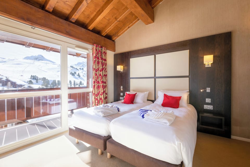 In-room safe, soundproofing, free WiFi, bed sheets
