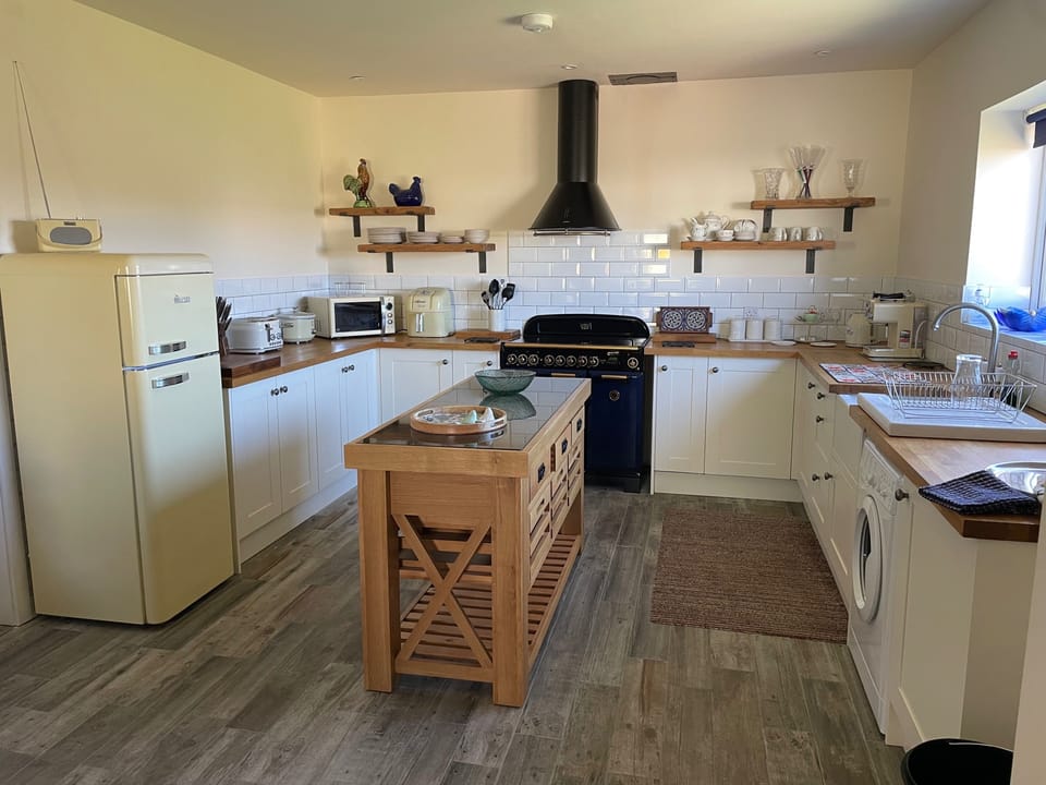 Apartment | Private kitchen | Fridge, microwave, oven, stovetop