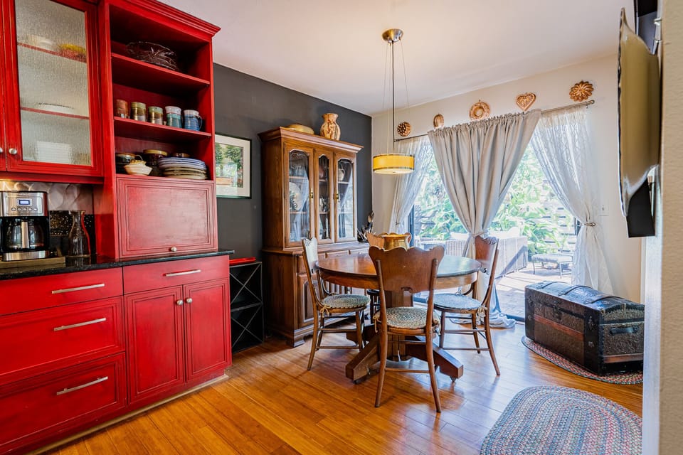 A breakfast nook is a great thing to have on vacation!
