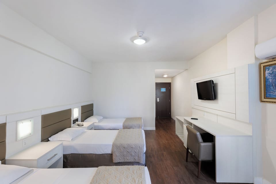 Deluxe Room | Minibar, in-room safe, desk, blackout drapes