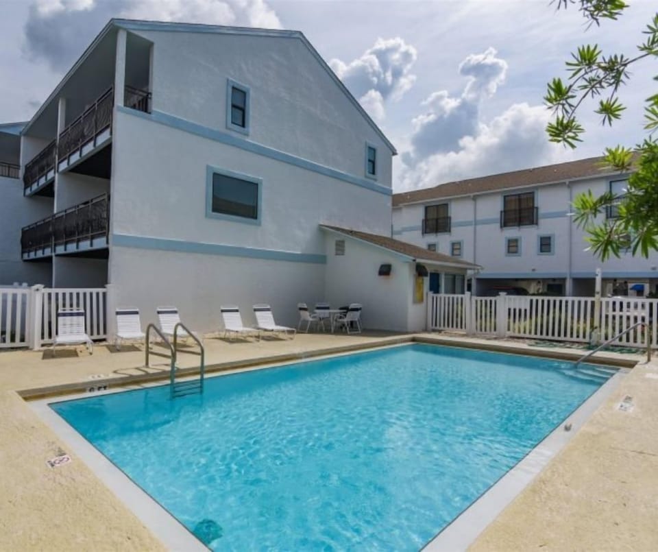 Community pool