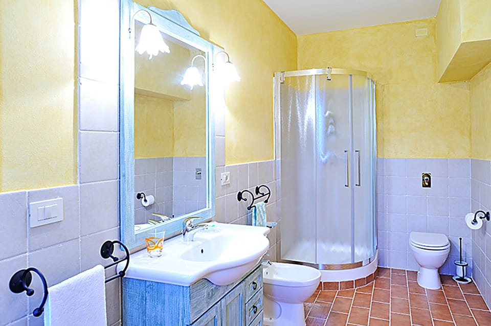 Superior Room | Bathroom | Shower, free toiletries, hair dryer, bathrobes
