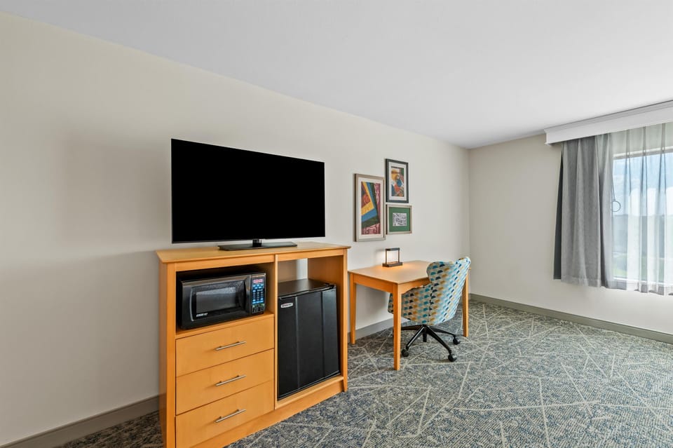 Premium bedding, free cribs/infant beds, rollaway beds, free WiFi