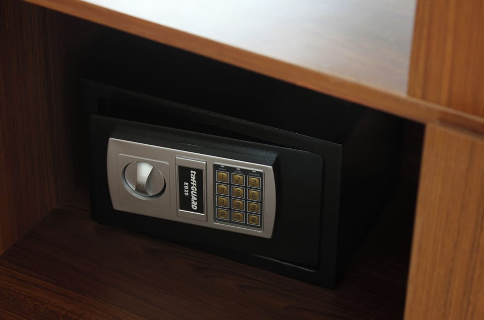 Super Deluxe | Safe
