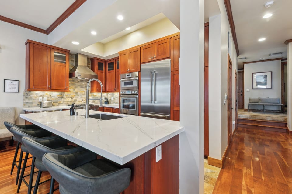 This home is on the ground floor, with 3 steps between the private bedrooms and the common living areas.
