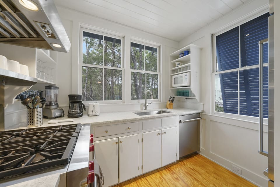 JUST RENOVATED, FULLY EQUIPPED KITCHEN ON SECOND LEVEL