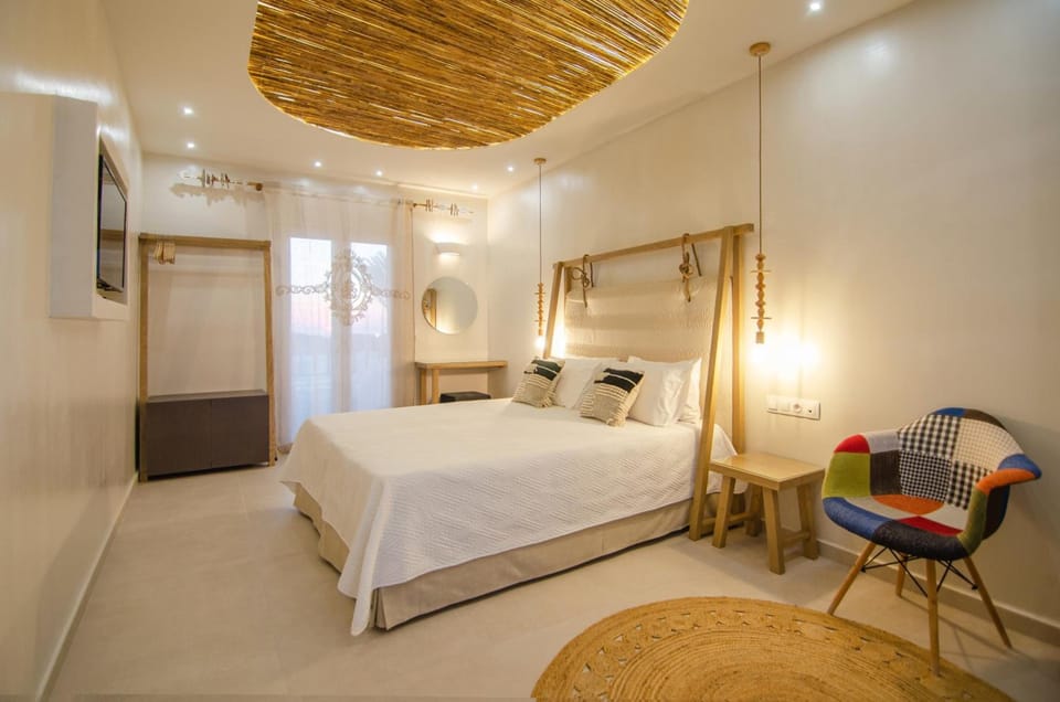 Egyptian cotton sheets, memory foam beds, in-room safe