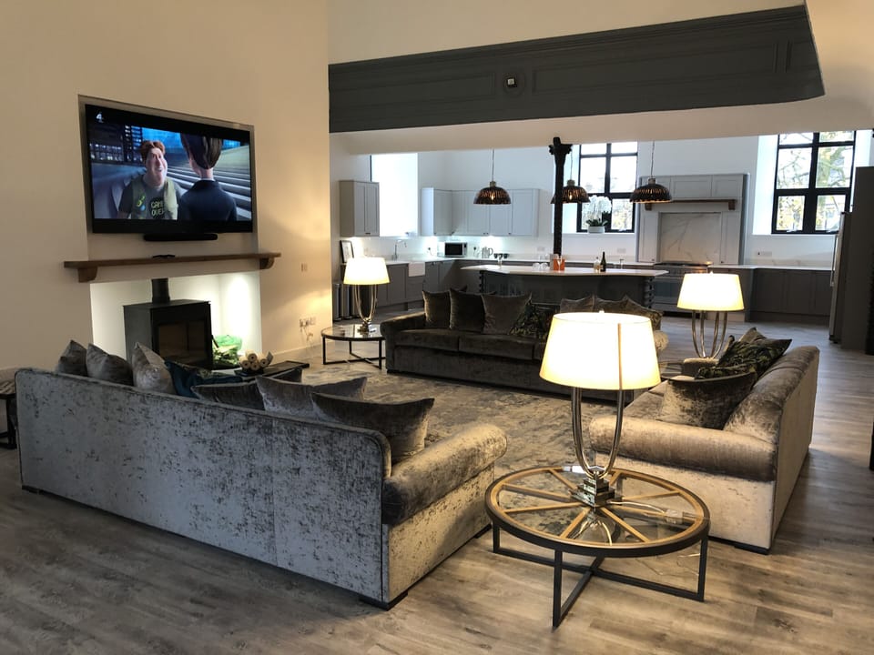 House | Living area | 32-inch LCD TV with digital channels, TV