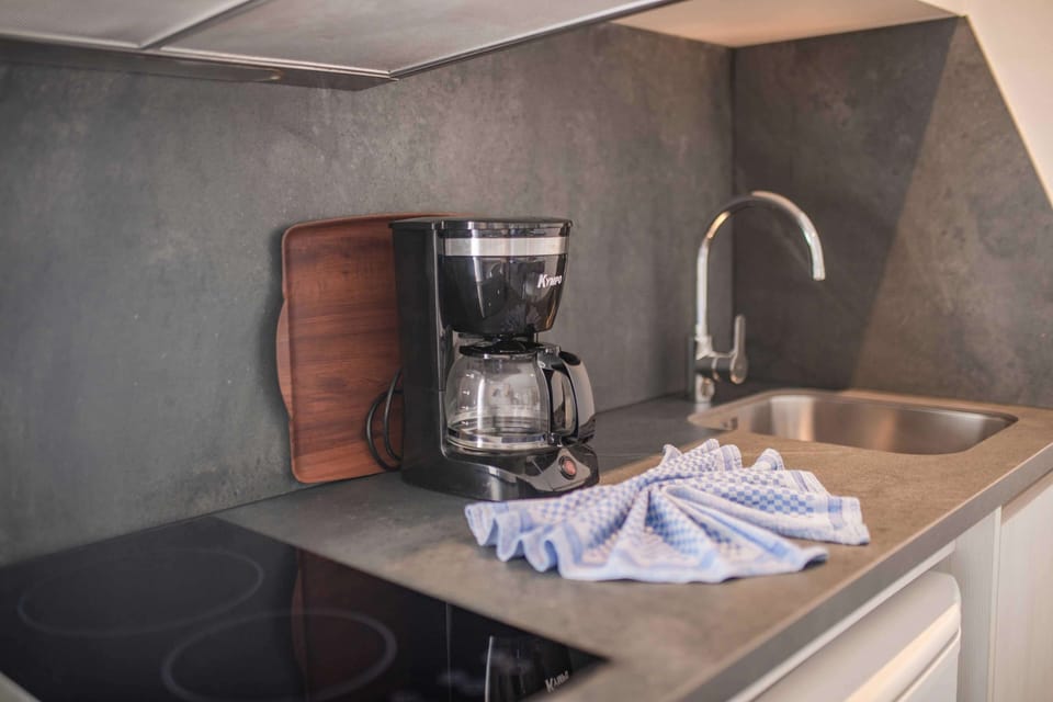Premium bedding, in-room safe, desk, blackout drapes
