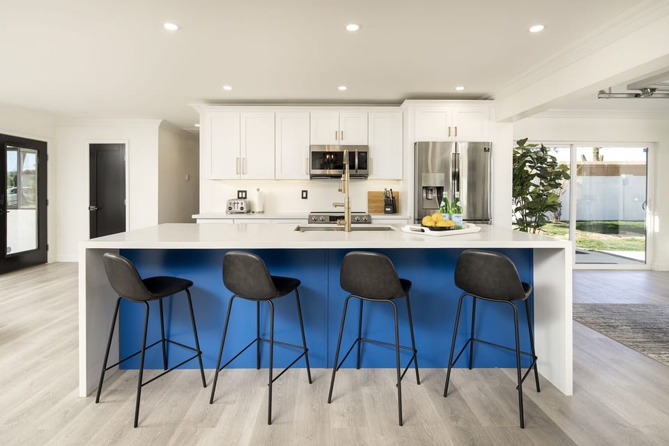 Enjoy cooking for all in this brand new, fully stocked kitchen.
